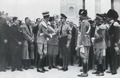 Faschos und Nazis am Siegesdenkmal 1932.tif
