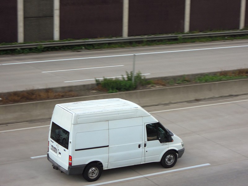 File:Ford Transit -- Autobahn 4 bei Eschweiler.JPG