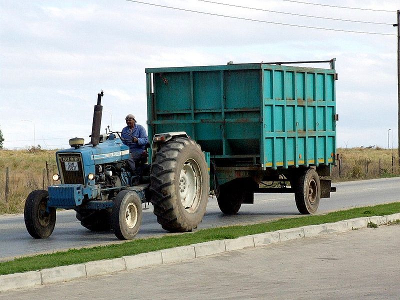 File:Ford tractor (11815459793).jpg