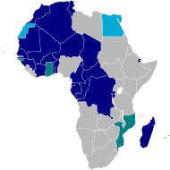 L'Africa francofona.
In blu sono segnati i paesi in cui il francese è lingua ufficiale o amministrativa, in azzurro quelli ove riveste il ruolo di lingua di cultura privilegiata. In verde sono segnati gli Stati non francofoni facenti parte dell'OIF.