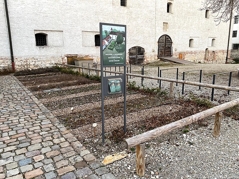 File:GER Ingolstadt Neues Schloss 009.jpg