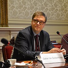 Gaëtan Van Goidsenhoven en salle de commission du Sénat de Belgique.