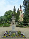 Church, 16 tombs, including the Schenau column, five tombs, a crypt house, soldiers' graves for those who died in the First and Second World Wars, as well as an enclosure wall (individual monument for ID No. 09303292)