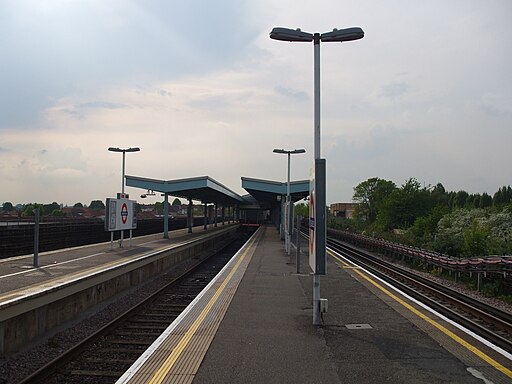 Greenford eastbound look west