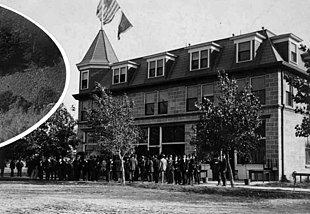 Group of men gathered outside hotel in Kennewick, September 1908 (WASTATE 1470).jpeg