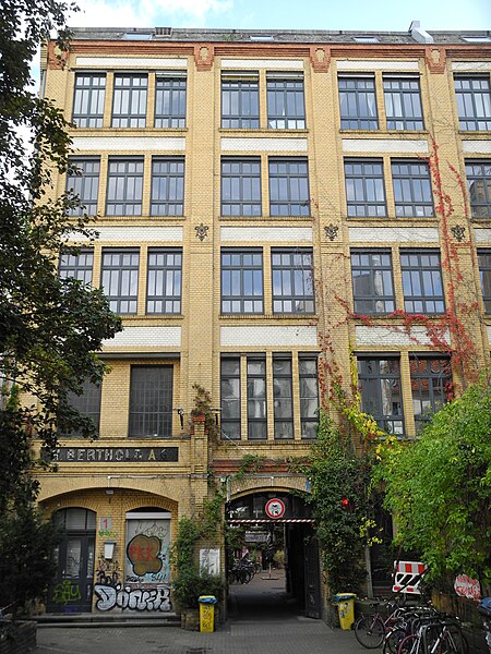 File:H. Berthold A.G., Berlin-Kreuzberg, Mehringhof 12.jpg