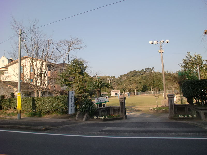 File:Hioki Hanada Elementary school.JPG