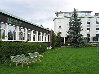 <span class="mw-page-title-main">Holtekilen Folk High School</span> Baptist folk high school in Bærum, Norway