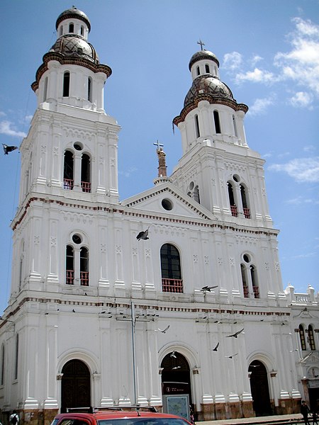 File:Iglesia de Santo Domingo Cuenca Ecuador.jpg