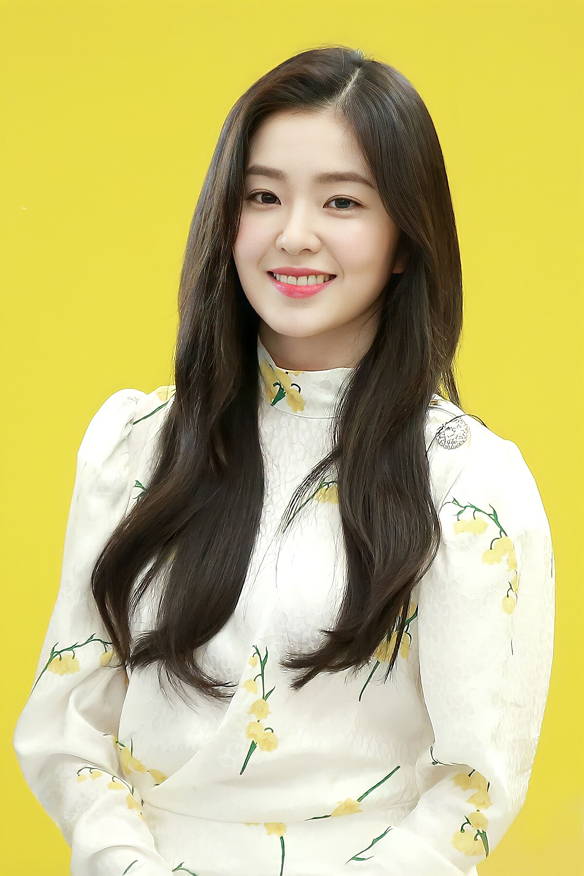 File:Irene at a fansigning event on April 13, 2019 (1).jpg