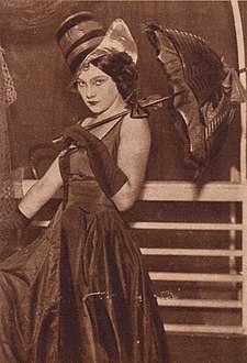 Jiřina Šejbalová jako Lisaura v Goldoniho komedii Zpívající Benátky (1932)