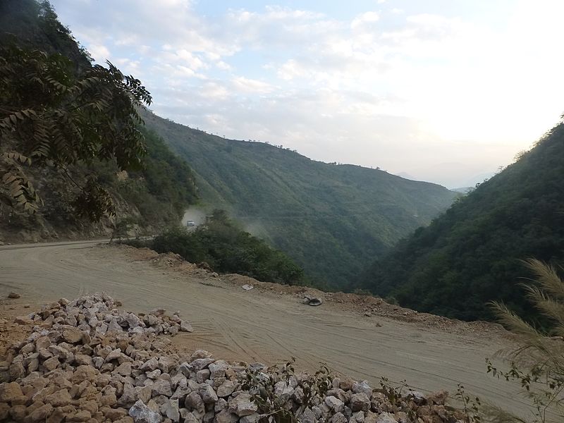 File:Jianshui - Potou xiang - approaching Red River - P1370799.JPG