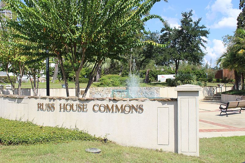 File:Joseph W. Russ Jr. House sign and fountain.jpg