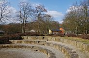 Jugendkunstschule Unna, Amphitheater, im Hintergrund das Gebäude mit Proberäumen und kleinem Aufnahmestudio