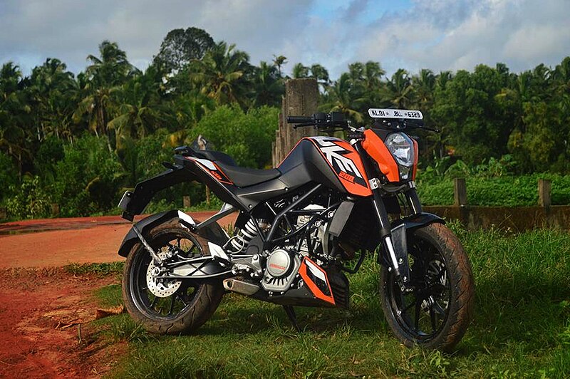 File:KTM DUKE DUKE 200.jpg