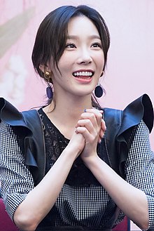 Kim Tae-yeon at a fansigning event on April 14, 2017 (1).jpg