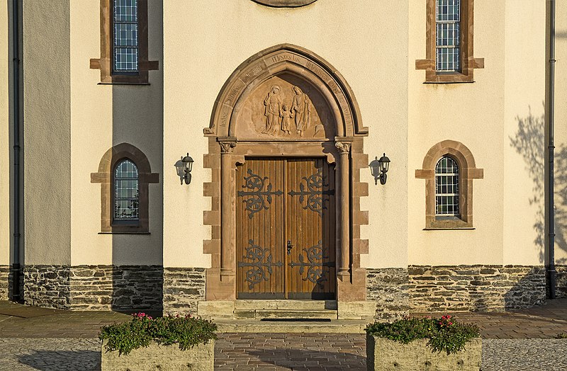 File:Kirche Marnach 02.jpg