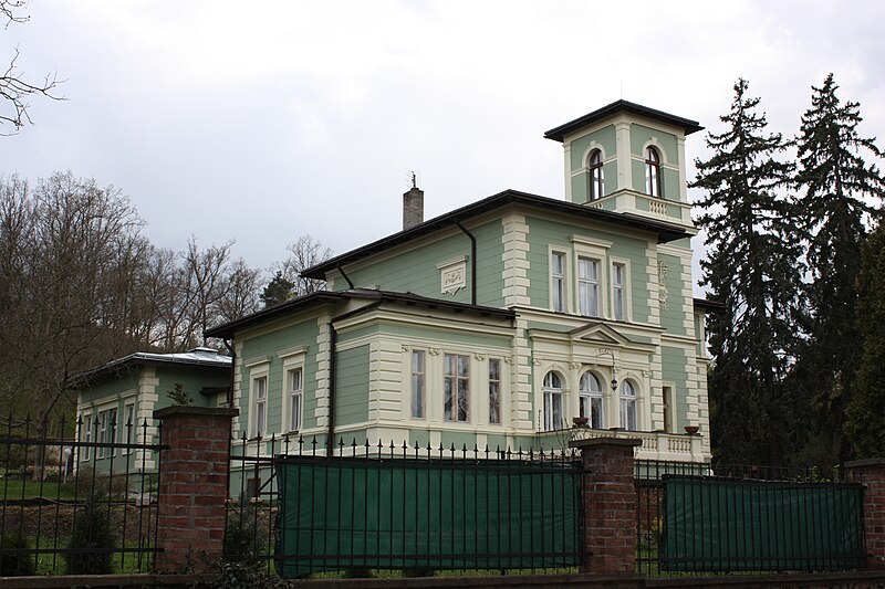 File:Krajnikova, Dobrichovice 5418.JPG