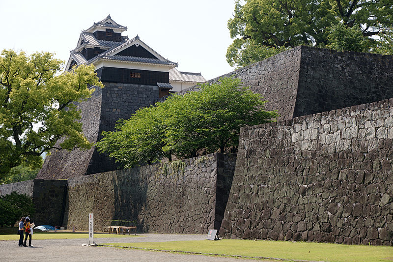 File:Kumamoto Castle 01n4272.jpg