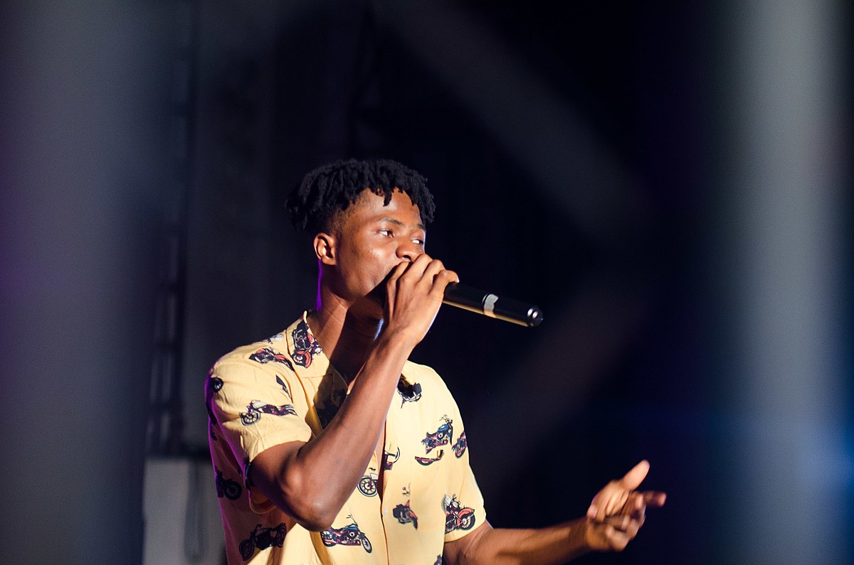 Ел вики. Kwesi Arthur. Kwesi. Baajo Kwesi Arthur, Joeboy. Arthur Lally музыкант.