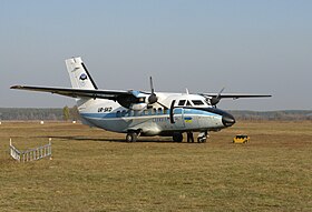 Un Let L-410 Turbolet sur la base.