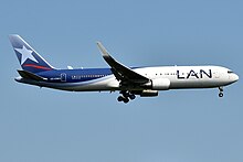 Un Boeing 767-300ER nella livrea della LAN.