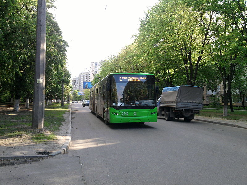 File:LAZ E301D1 Marshala Zhukova ave Kharkiv.jpg