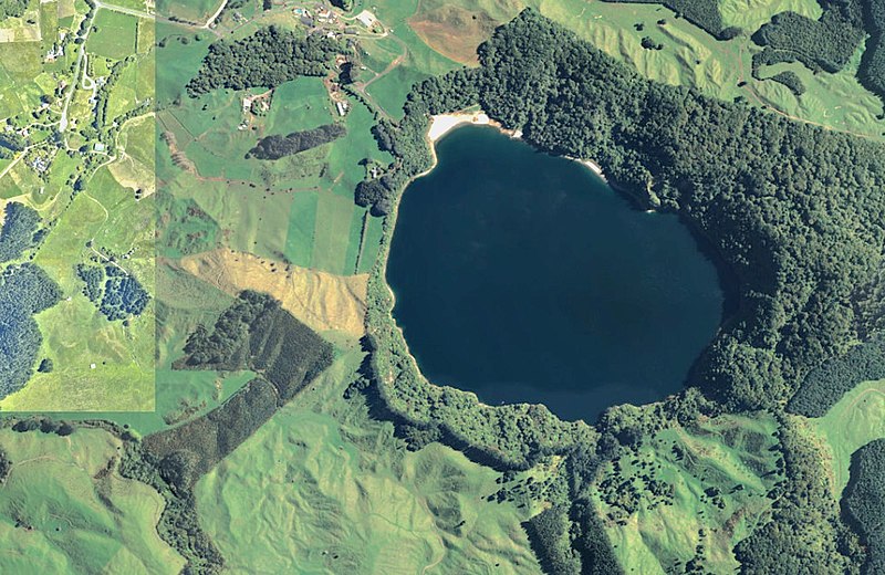 File:Lake Rotokawau.jpg