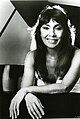 Fotograf využil střídání tonalit – tmavá-světlá-tmavá, Ruth Laredo, americká pianistka, asi 1980