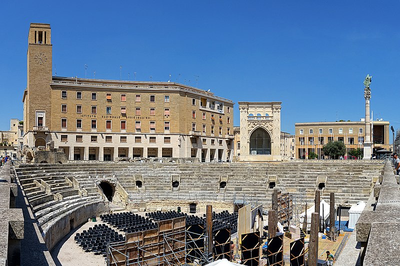 File:Lecce amphi romano pano.jpg