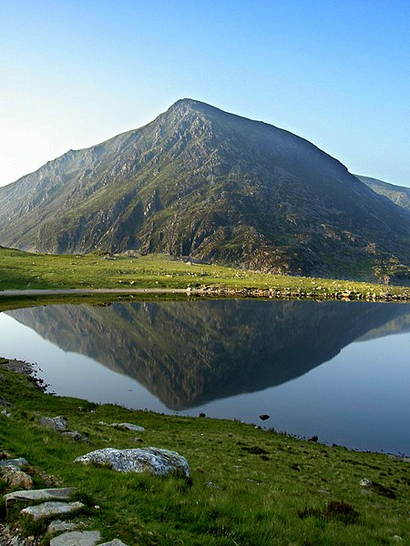 File:Llyn Idwal with Pen yr Ole Wen stealing the limelight - geograph.org.uk - 460484.jpg