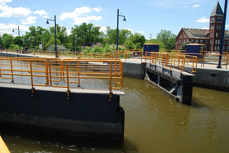 File:Lock 2 Gates.JPG