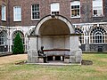 A statue of John Keats inside a nineteenth-century alcove in Guy's Hospital. [86]