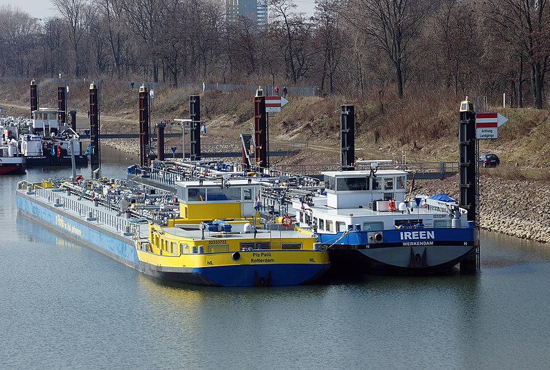 File:Mülheimer Hafen 2013-04-01-03.JPG