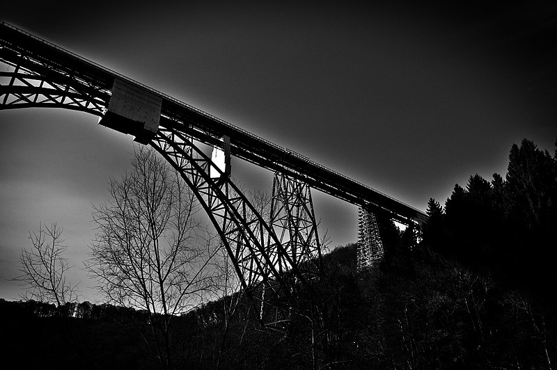 File:Müngstener Brücke Bw Ii (247363151).jpeg