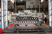 Un moteur MTU 20V4000M93 exposé au salon SeaJapan 2008 à Tokyo.