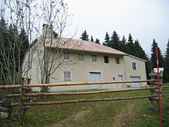 Maison typique du Jura 1.jpg