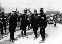 Photo noir et blanc de quatre généraux portant képi.
