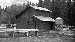 Ko'plab Glacier Barn.jpg