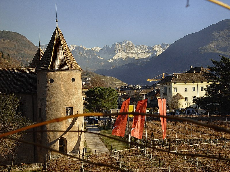 File:Maretsch, Bozen - panoramio.jpg