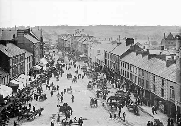 Portadown High Street on market day (c. 1900)