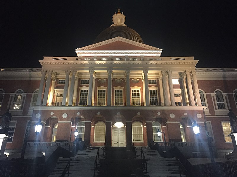 File:Massachusetts Statehouse at night.jpg