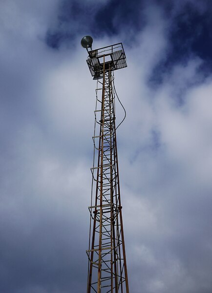 File:Mast and floodlight, Adelaide - geograph.org.uk - 1732913.jpg