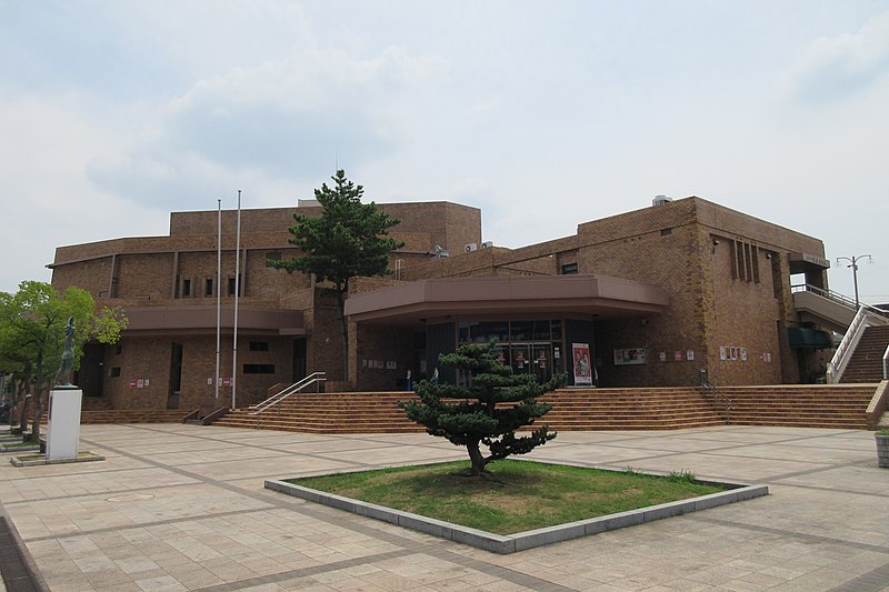 File:Matsubara City Cultural Hall.jpg