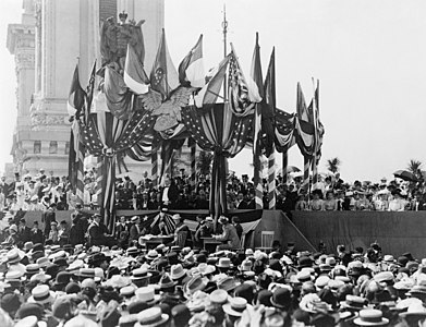 ABD'nin 25. başkanı William McKinley'nin suikastından bir gün önce Buffalo, New York'ta düzenlenen Pan-American Sergisinde yaptığı son konuşması (5 Eylül 1901) (Üreten: Charles Dudley Arnold)