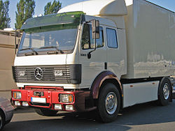 Pre-facelift (1989-1994) Mercedes sk 1 sst.jpg