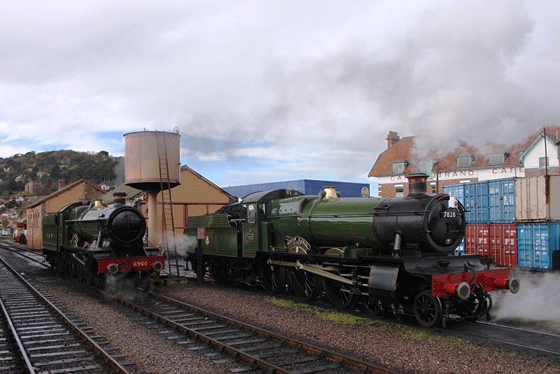 File:Minehead 6960 and 7828.jpg