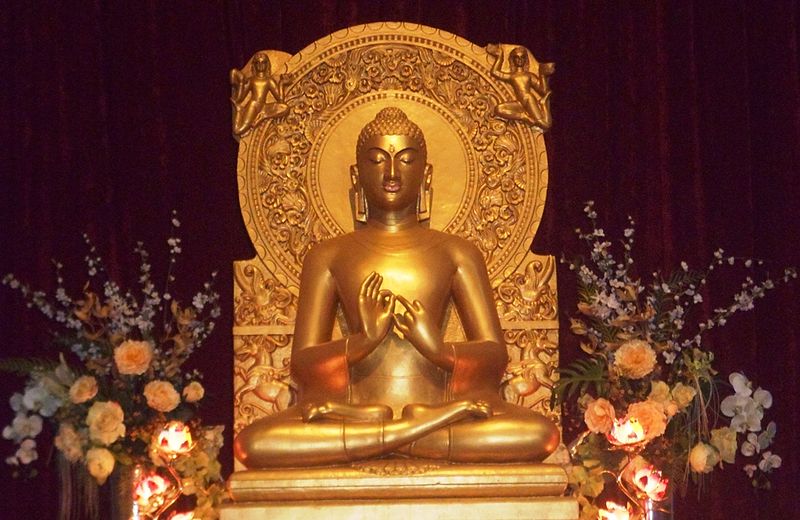 File:Mulgandha Kuti Vihar, Beneras (Idol of Lord Buddha 1).JPG