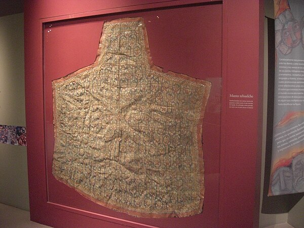 Tehuelche cloak; Museo de La Plata