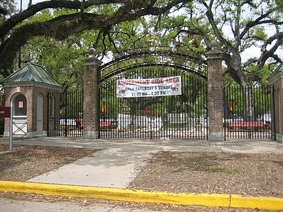 How to get to Carousel Gardens Amusement Park with public transit - About the place